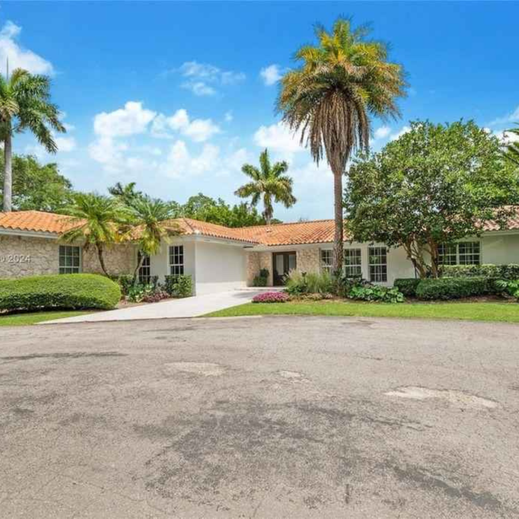 Luxury Home In Miami: Exotic 4 BR In North Kendall Drive For Sale Luxury Home in Miami