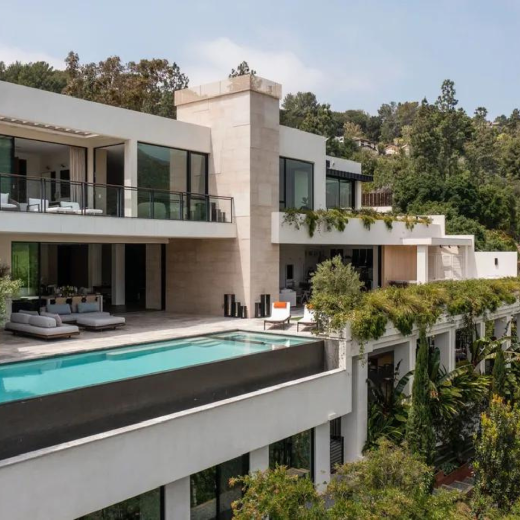 Opulent 6 BR La Mansion with Arbutus DR exotic flare La Mansion