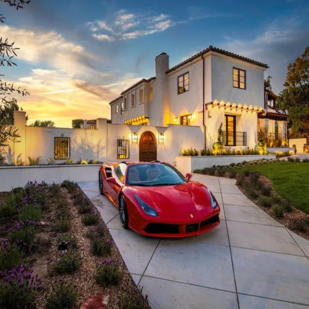 Luxurious 6 BR La home: Indulge in Beverly Hills best La Home