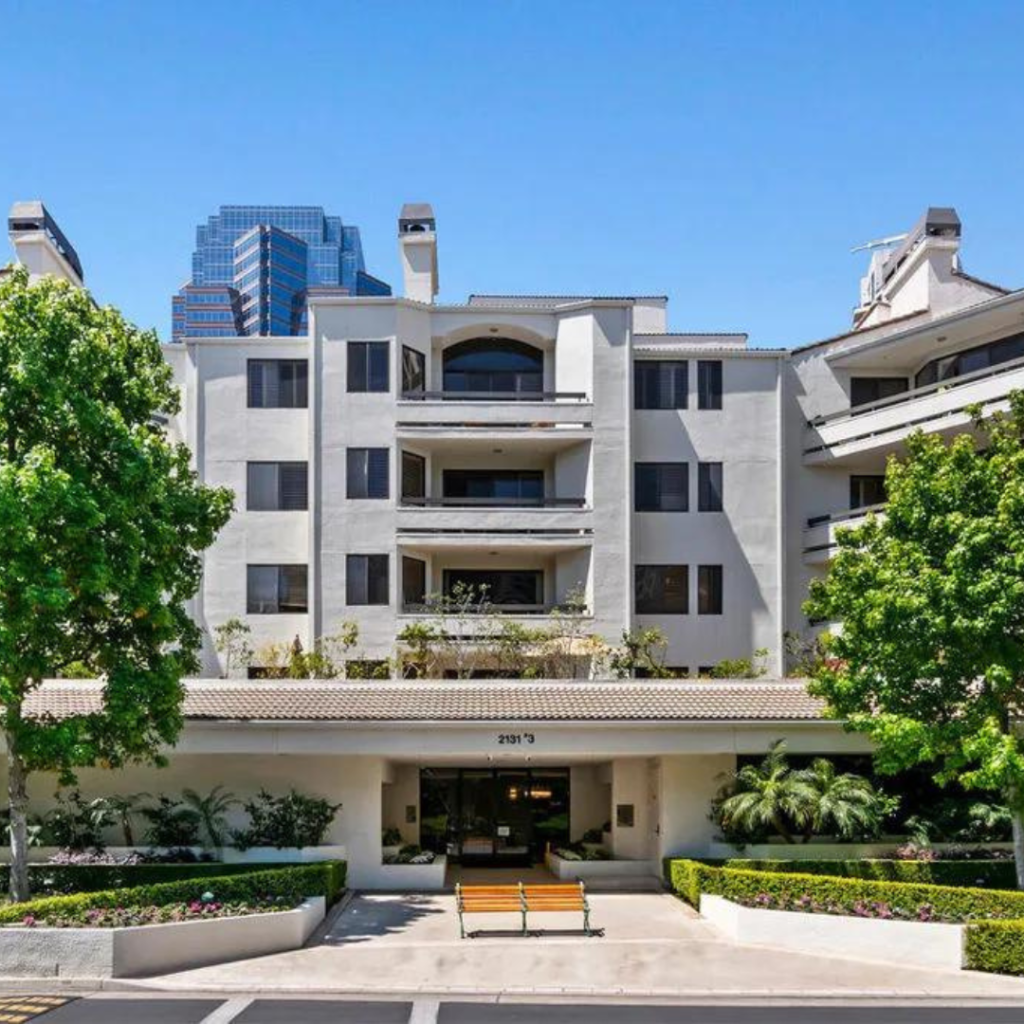 Million Dollar La Mansion: Century Park At Its Best La Mansion