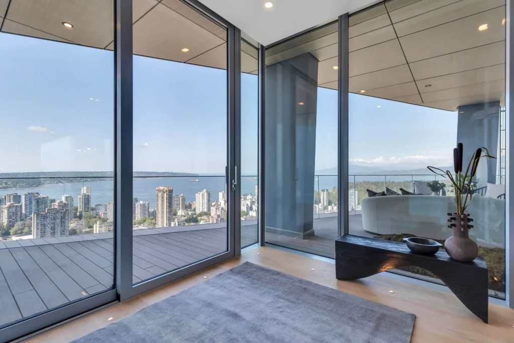INSTITUTIONAL REAL ESTATE ASSET AUDIT: THE ALBERNI PENTHOUSE Luxury House
